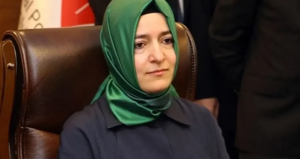 Fon İddiaları Sonrası İstifa Eden Fatma Betül Sayan Kaya AKP Kayıtlarından Çıkarıldı