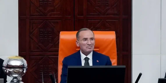 TBMM Başkanvekili Bekir Bozdağ Sağlık Sorunları Sebebiyle Görevinden İstifa Etti
