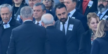 Özgür Özel ve Kemal Kılıçdaroğlu TBMM'deki Cenaze Töreninde Bir Araya Geldi