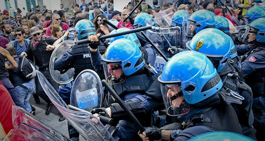 Fransa İtalya ve Arnavutluk'ta Şiddetlenen Protestoların Ardından Güvenlik Önlemleri Artırıldı