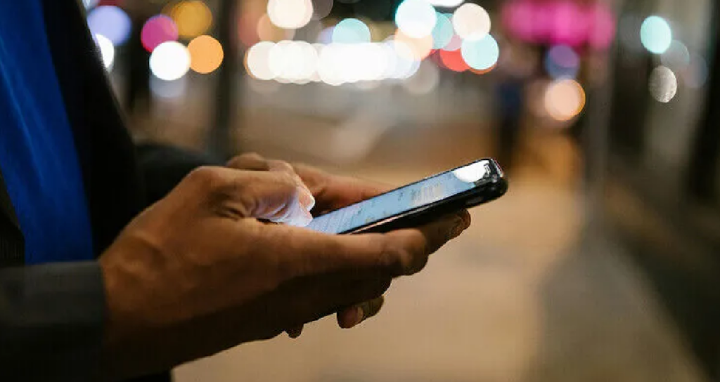 Moskova'da Uluslararası Zirveler Nedeniyle Mobil İnternete Üç Gün Kısıtlama Getiriliyor